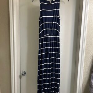 Chic Blue and White Maxi Dress for Effortless Style
